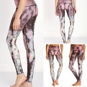 NWT Teeki Hot Pant Leggings Eagle Feather Pink size XS